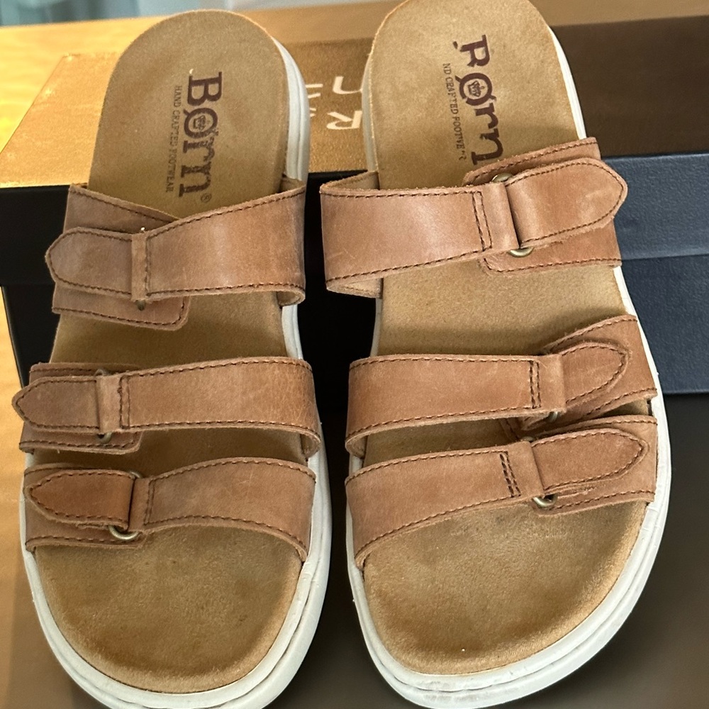 Born leather Womens sandals size 8
